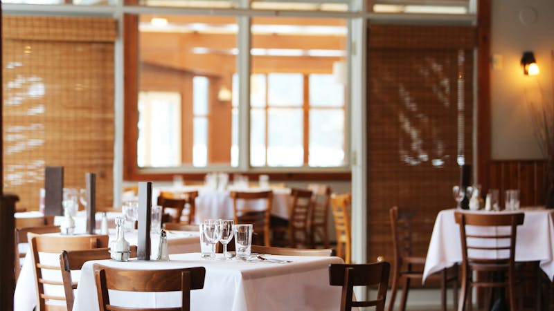 How F&B Restaurants in Singapore Use AI Chatbots to Handle Reservations and Orders